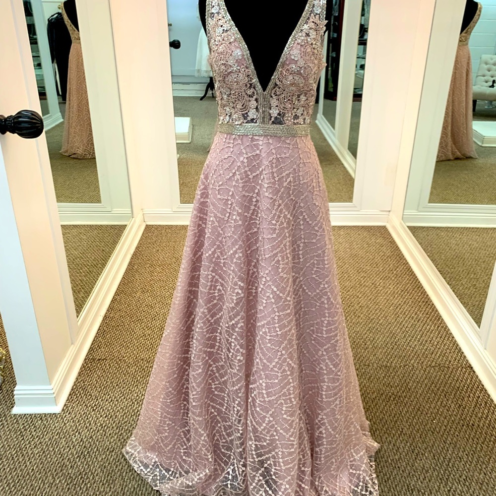 Lucci Lu 28054 Mauve Prom Gown Size 6